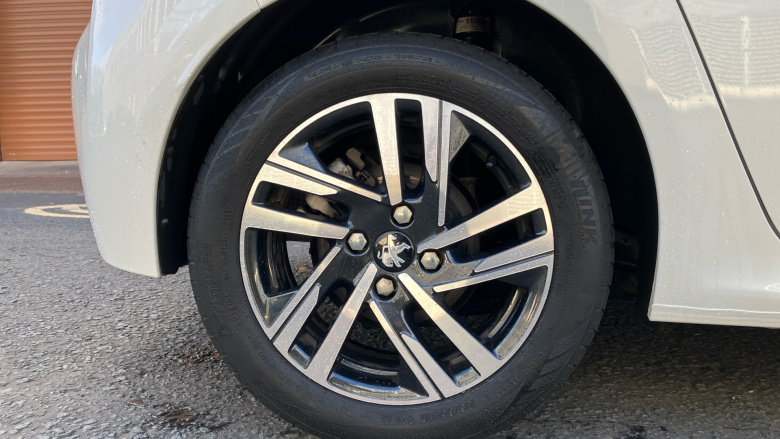 Peugeot 208 1.2 PureTech 100 Allure 5dr Petrol Hatchback